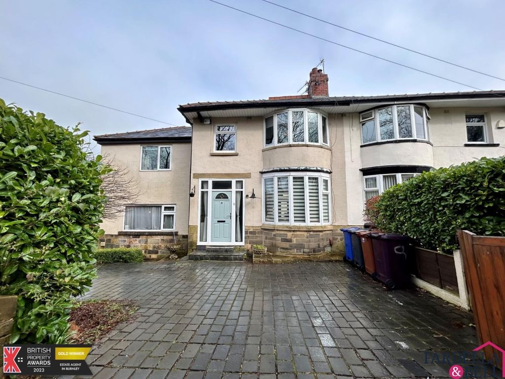 4 bed semidetached house for sale in Clevelands Road, Burnley BB11, £
