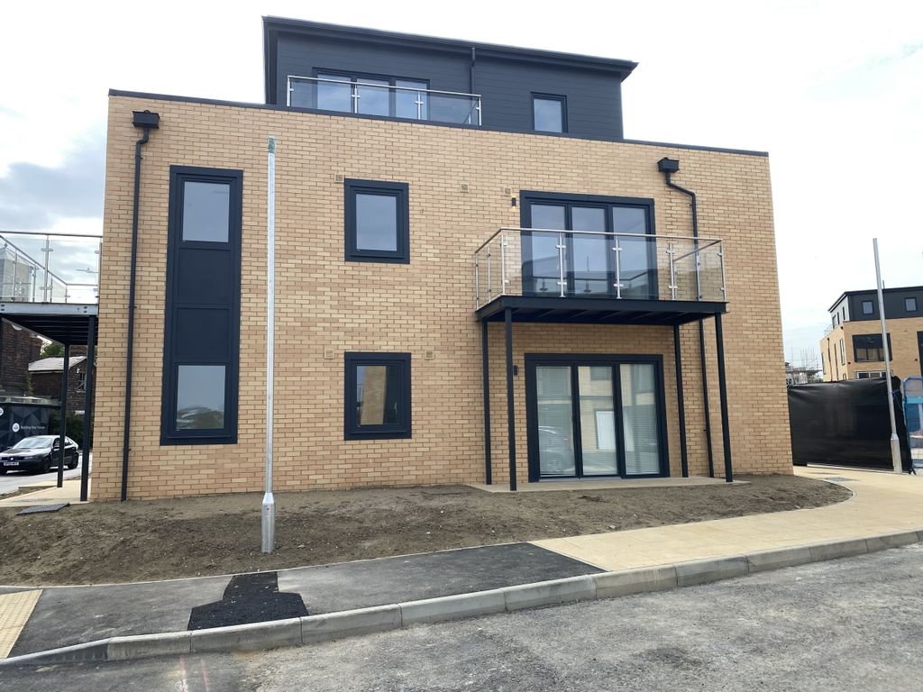 2 bed flat to rent in Newtown Road, Ashford TN24 Zoopla