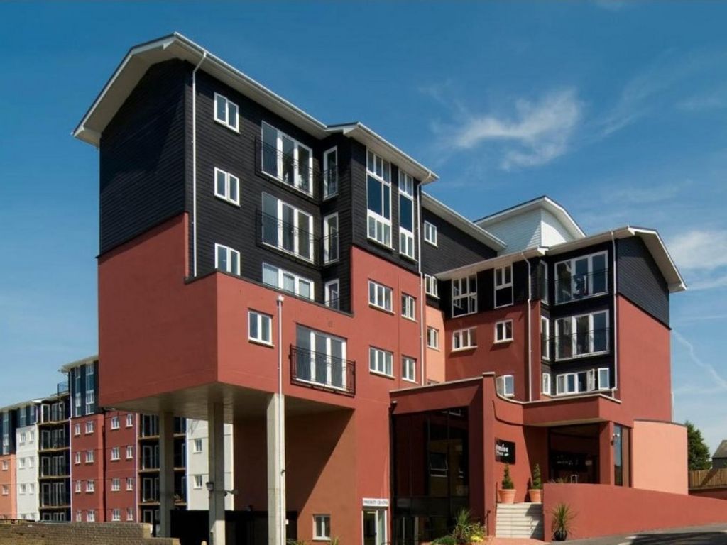 2 bed flat for sale in Lower Southend Road, Wickford SS11, £200,000