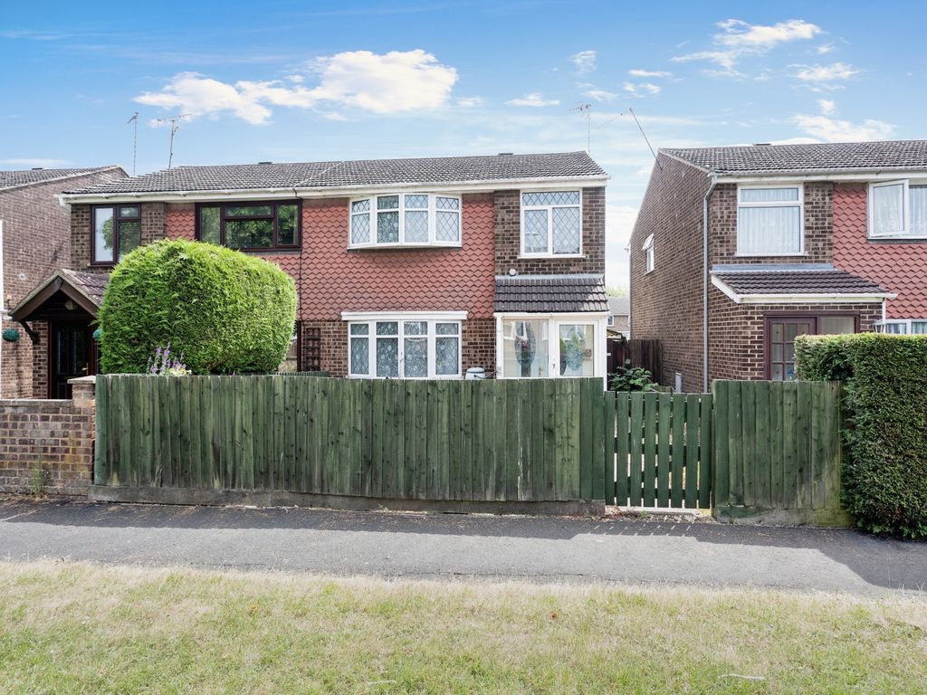 3 bed semidetached house for sale in Renfrew Way, Bletchley, Milton