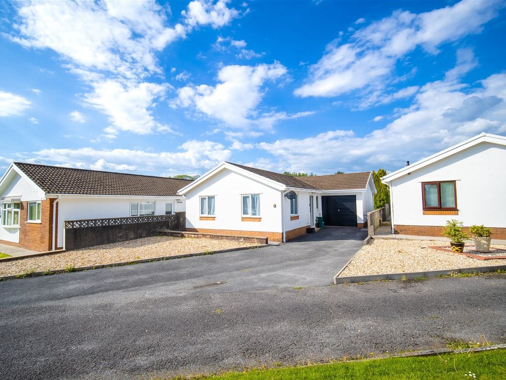 3 bed bungalow for sale in Llwyn Y Bryn, Ammanford SA18 Zoopla