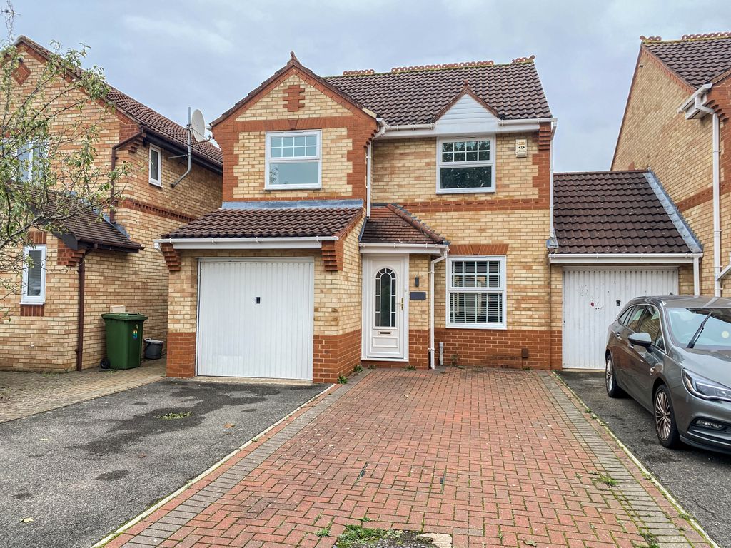 4 bed link detached house to rent in Caldervale, Orton Longueville PE2