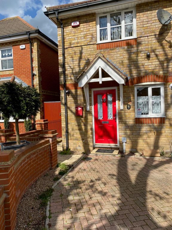 2 bed terraced house to rent in Campion Close, Rush Green, Romford RM7