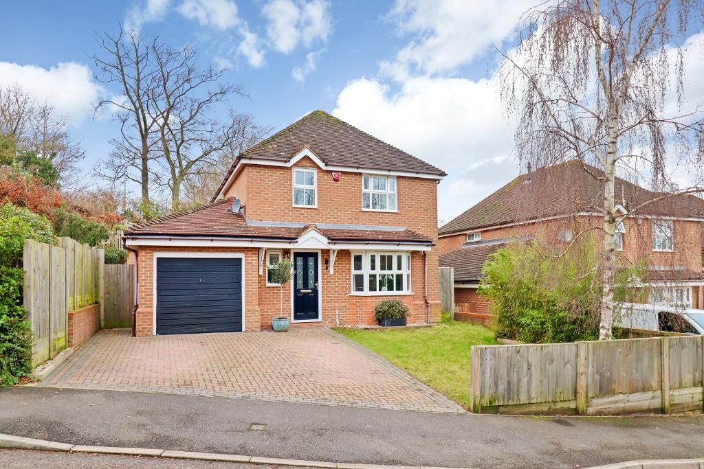 4 bed detached house for sale in Laurel Way, Chartham, Kent CT4, £