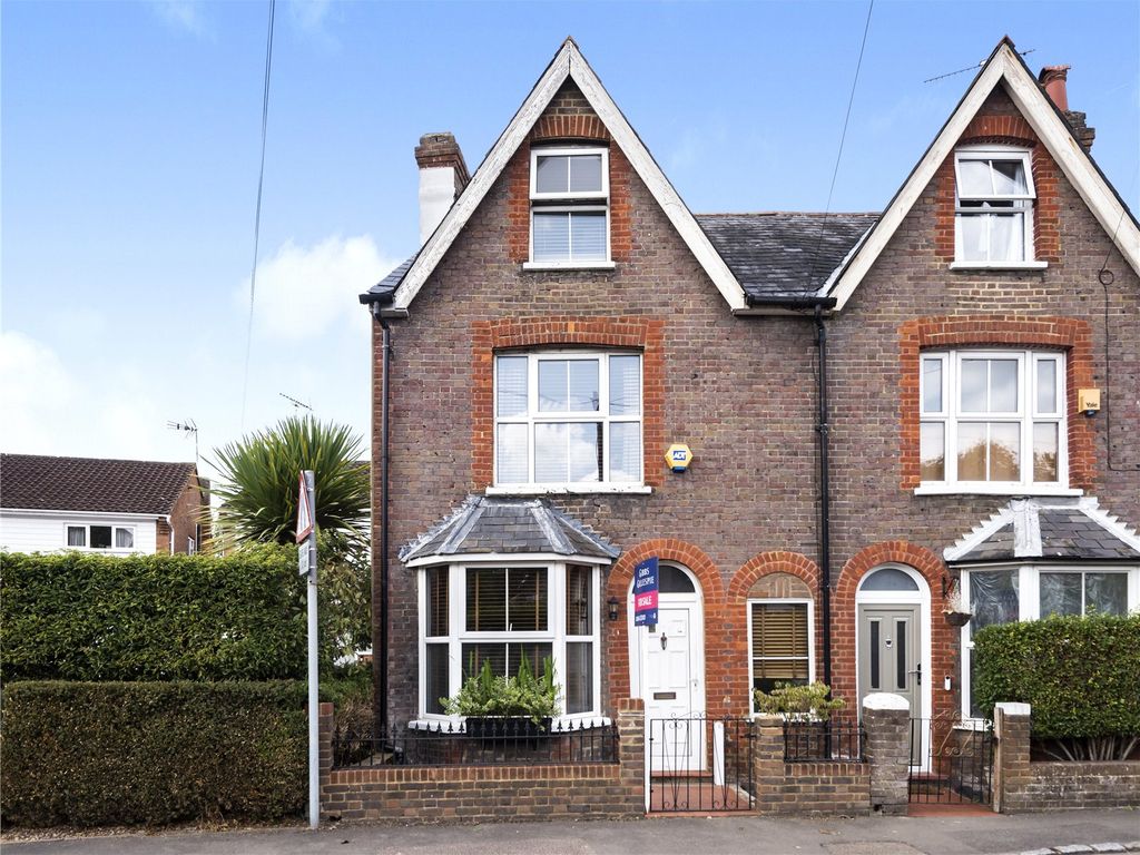 3 bed semidetached house for sale in King Street, Chesham