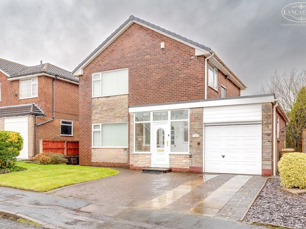 3 bed detached house for sale in Kildonan Drive, Bolton BL3, £330,000