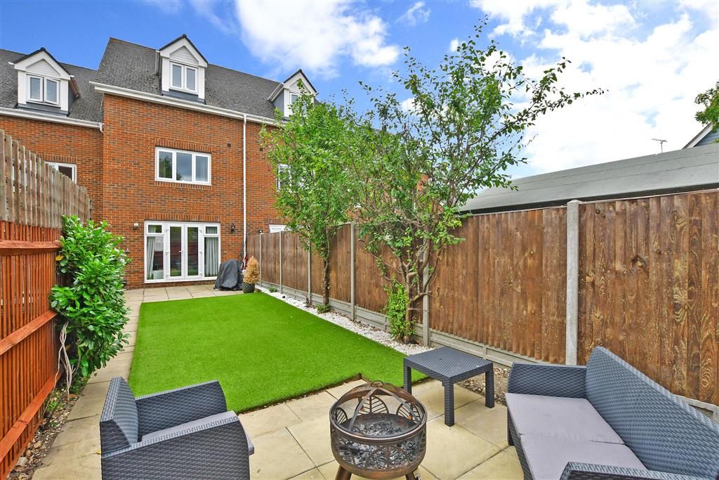 3 bed town house for sale in Ingram Close, Larkfield, Aylesford, Kent