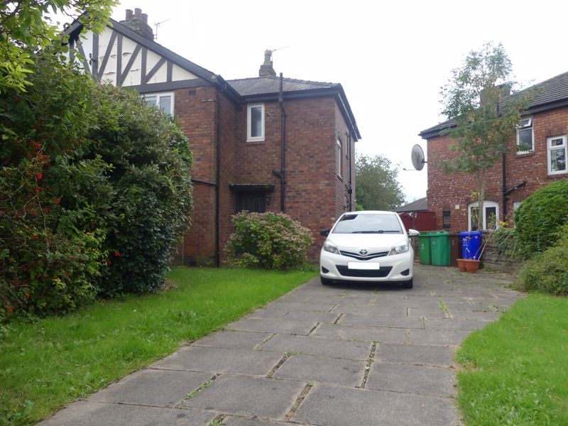 3 bed semidetached house to rent in Blackthorn Avenue, Burnage