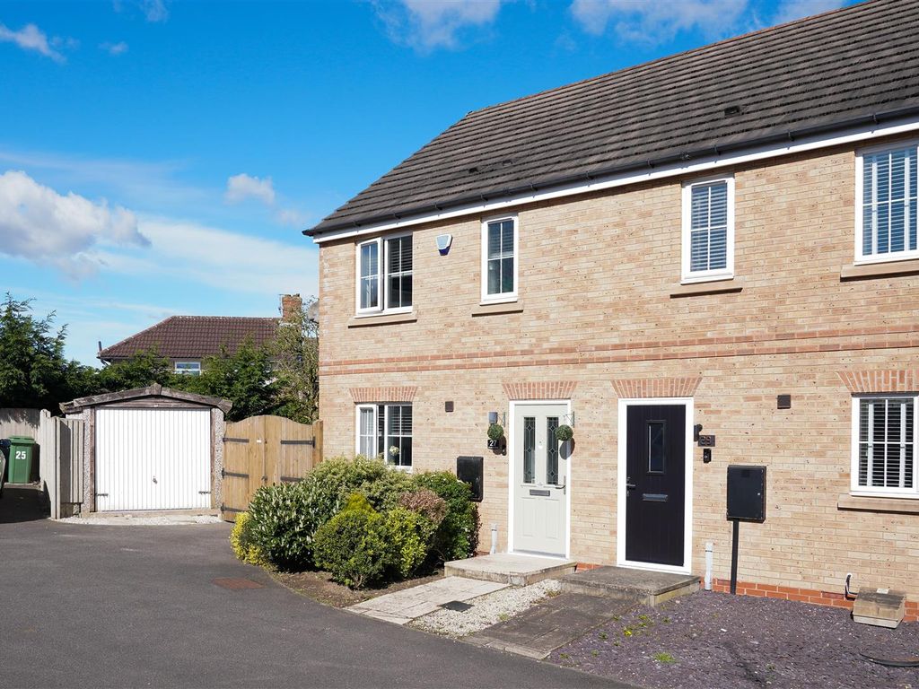 3 bed semidetached house for sale in Chestnut Drive, Hollingwood