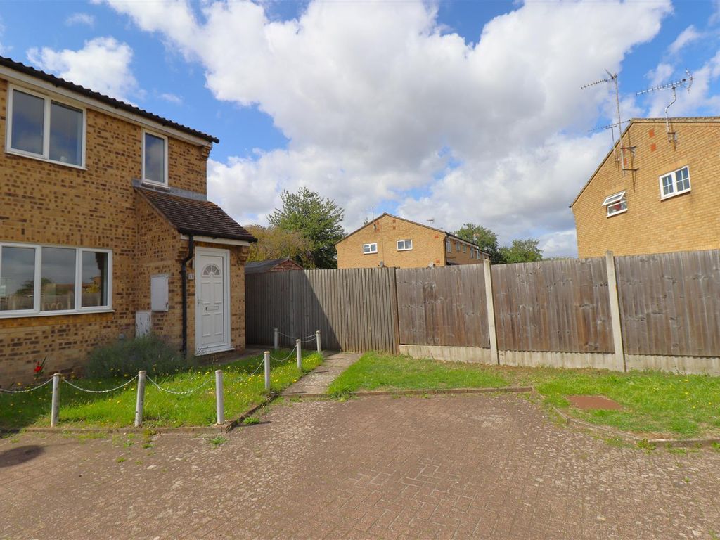 3 bed end terrace house for sale in Tatsfield Close, Gillingham ME8, £