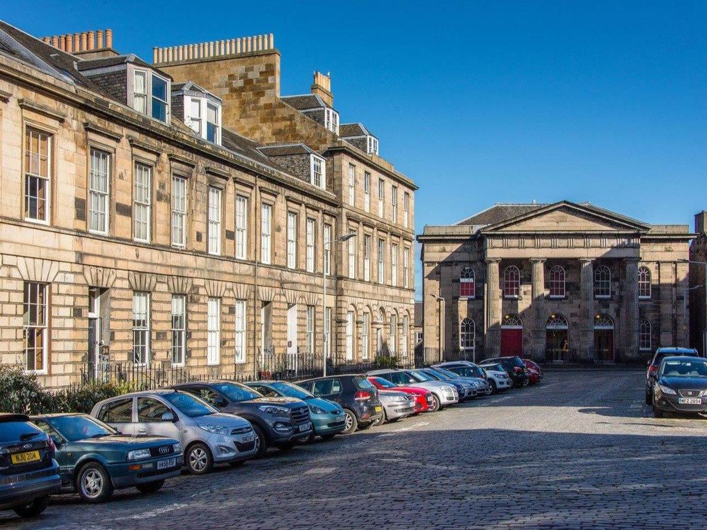 1 bed flat to rent in Broughton Place, New Town, Edinburgh EH1, £1,450