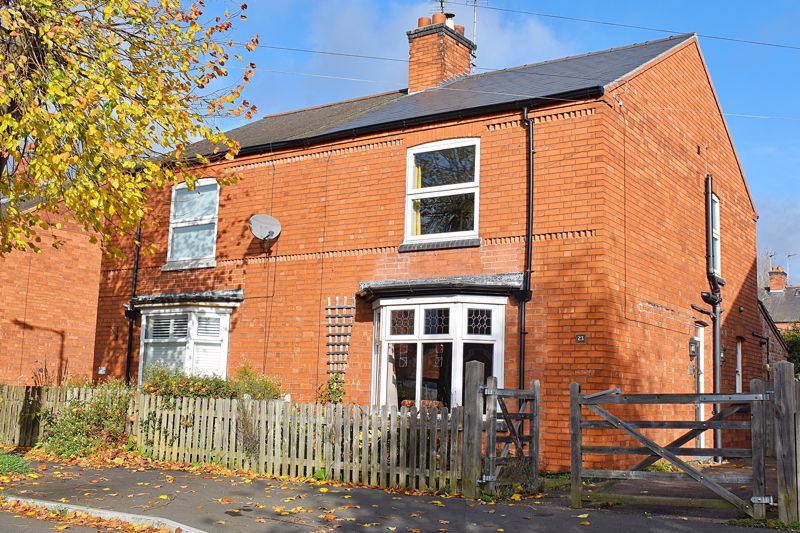 3 bed semidetached house for sale in Harewood Avenue, Newark NG24, £