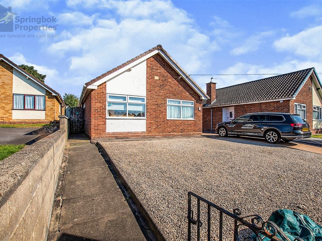 2 bed detached bungalow for sale in Queens Drive, Swadlincote