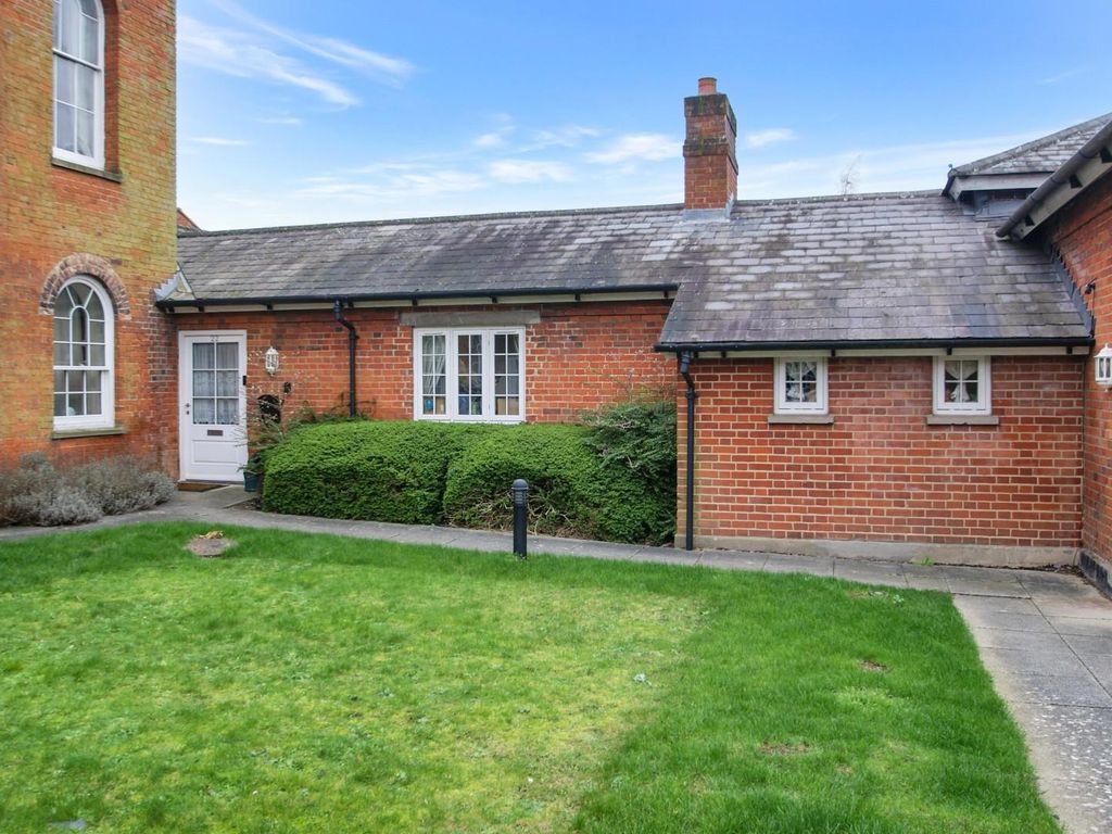 1 bed terraced bungalow for sale in Nightingales, Stortford