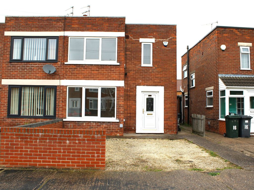 3 bed semidetached house to rent in Haslemere Grove, Doncaster DN5, £
