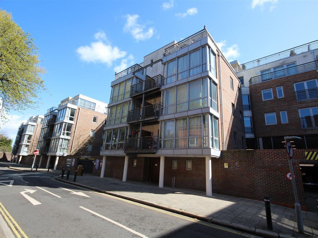 2 bed flat to rent in Admiralty Road, Portsmouth PO1 Zoopla