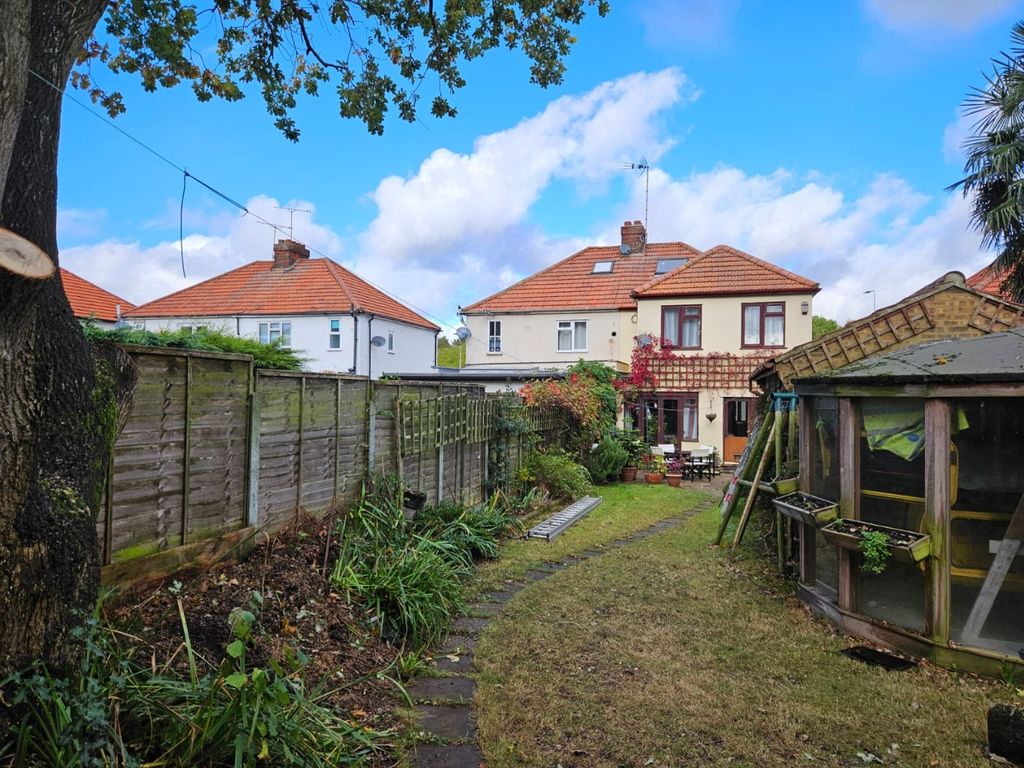 3 bed semidetached house for sale in Arterial Road, Rayleigh SS6, £425,000 Zoopla
