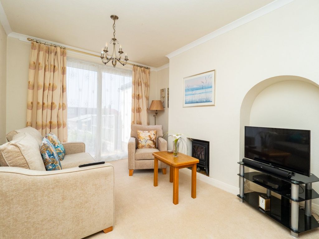 3 bed terraced house to rent in Kingsbridge Road, Morden SM4, £2,400