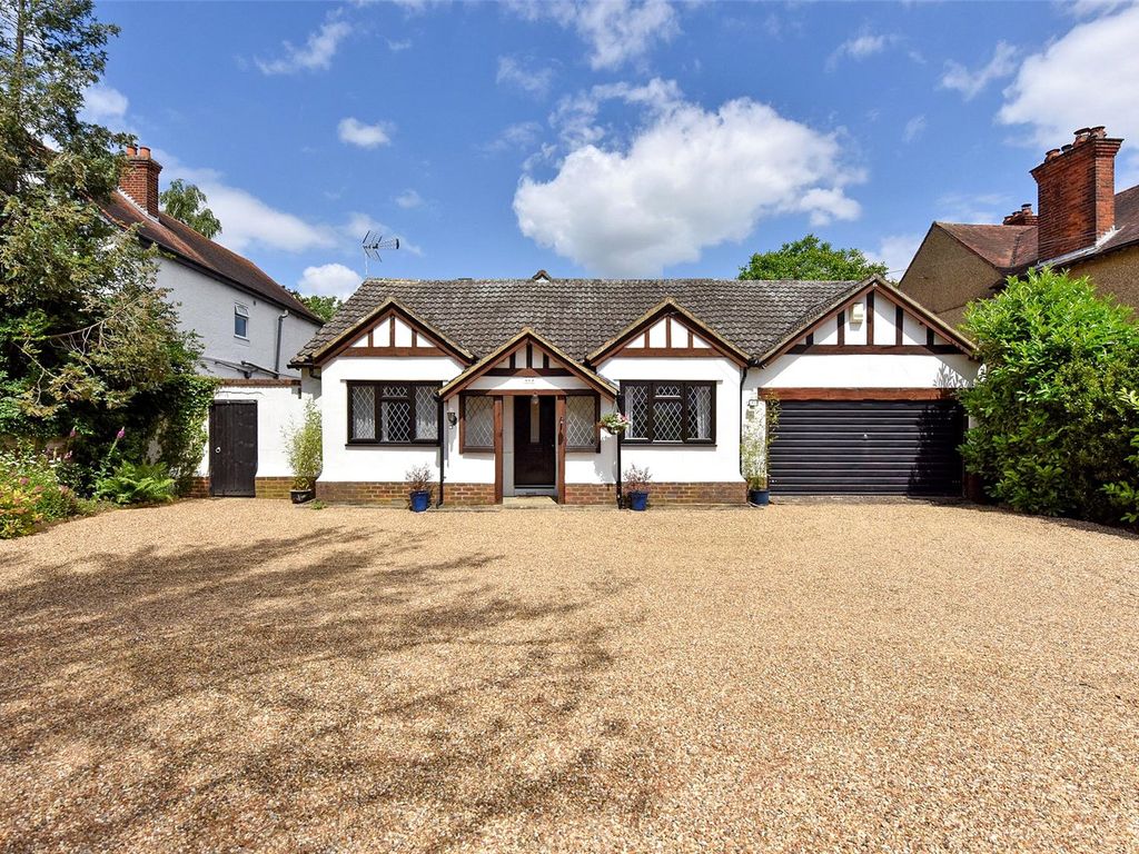 4 bed bungalow for sale in Bath Road, Taplow, Maidenhead, Berkshire SL6