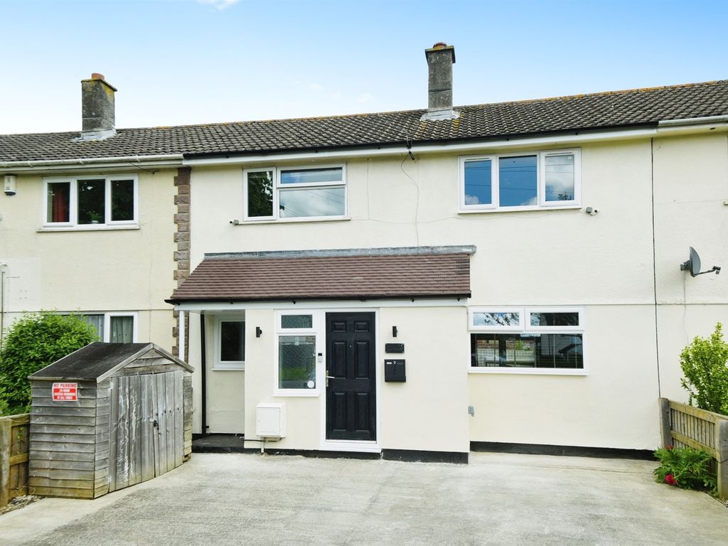 4 bed terraced house for sale in Burnham Road, Swindon SN3, £270,000