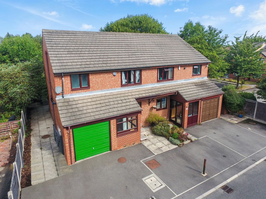 3 bed semidetached house for sale in Oak Terrace, Leeds, West
