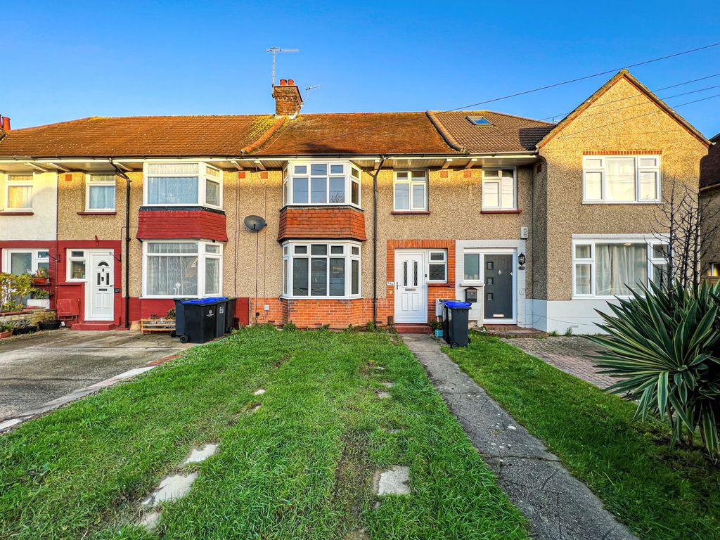 3 bed property to rent in King Edward Avenue, Broadwater, Worthing BN14
