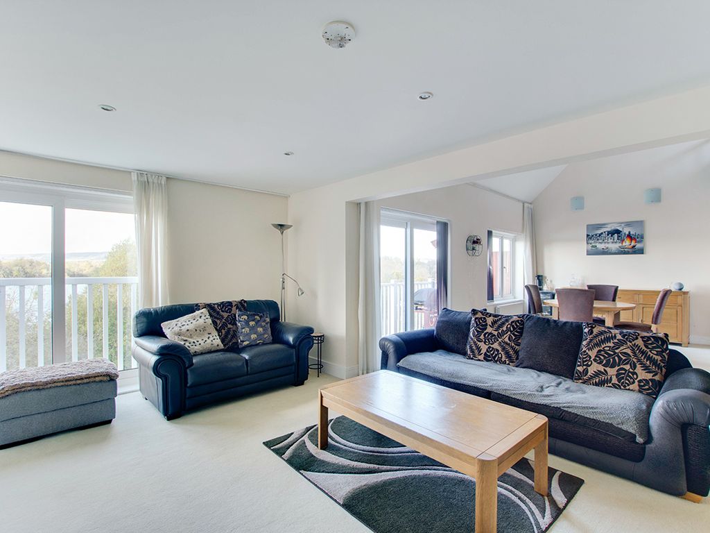 2 bed flat for sale in The Lakes, Larkfield, Aylesford, Kent ME20 Zoopla