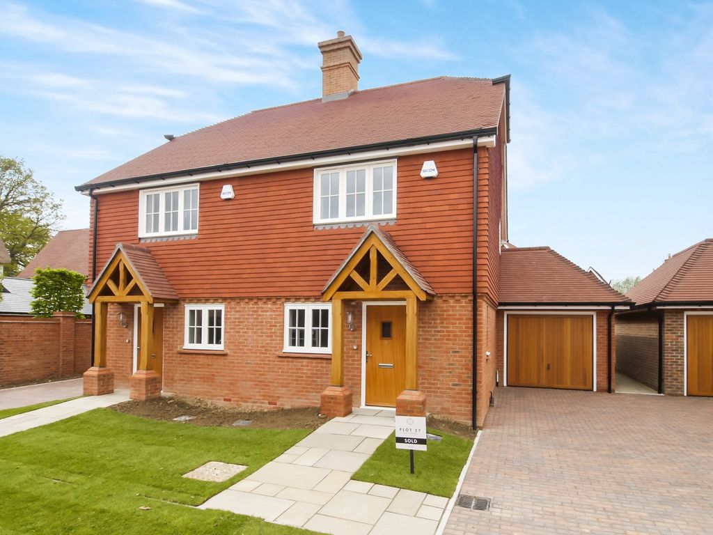 2 bed terraced house to rent in Sycamore Rise, The Ashmiles, Barns