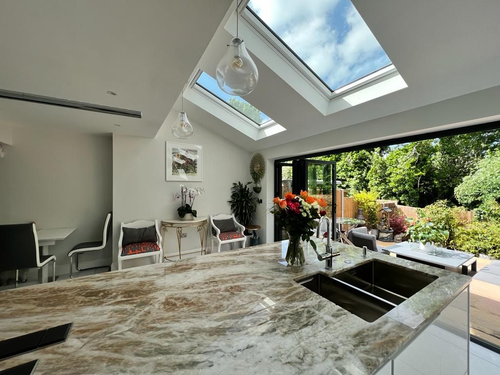 3 bed terraced house to rent in Milton Road, Harpenden AL5, £3,000 pcm