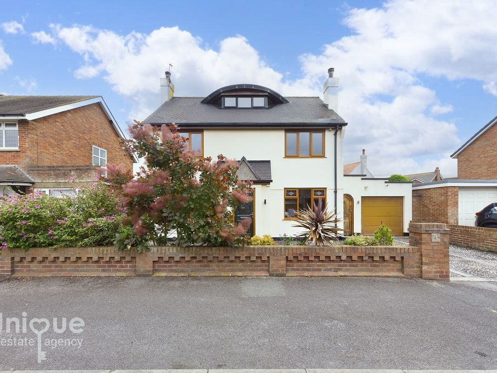 3 bed detached house for sale in The Ridgeway, Fleetwood FY7, £375,000 Zoopla