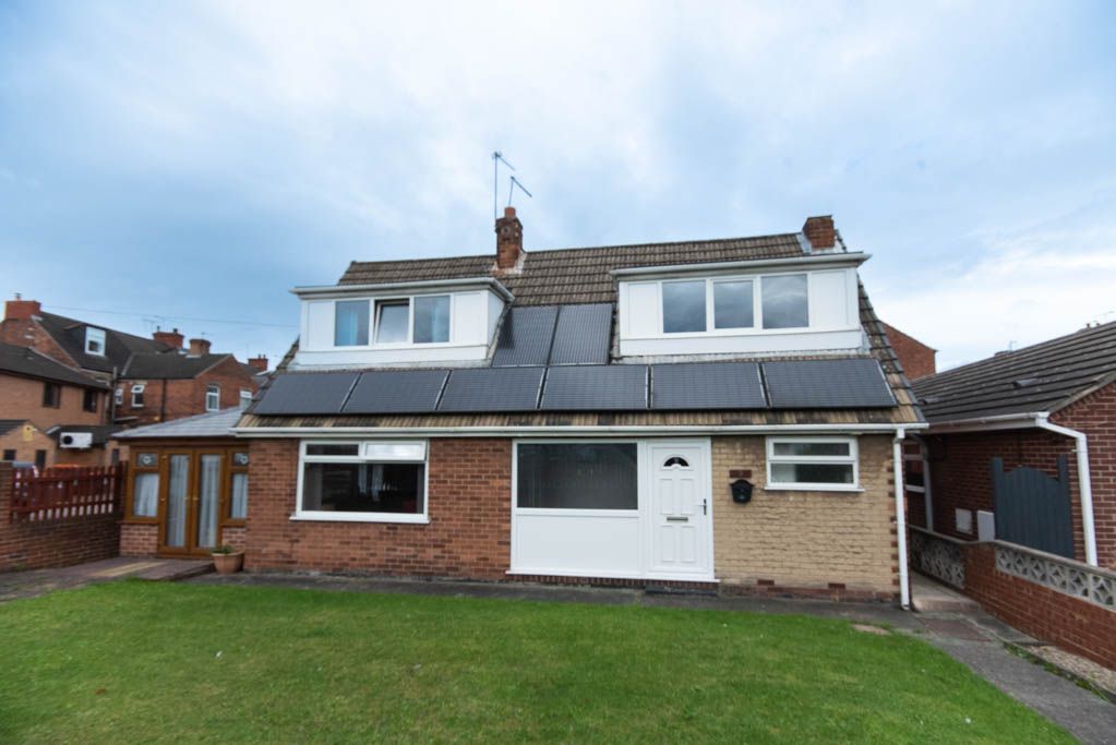 3 bed detached bungalow for sale in Queen Street, Swinton, Mexborough