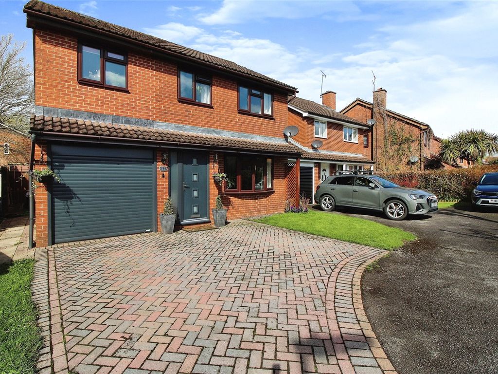 5 bed detached house for sale in Tamorisk Drive, Totton, Southampton