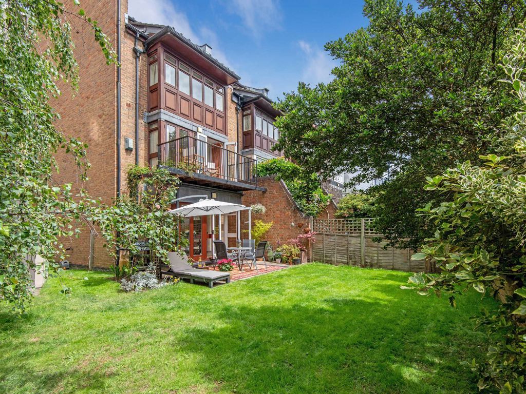 Salters Row, Tilney Garden, London N1