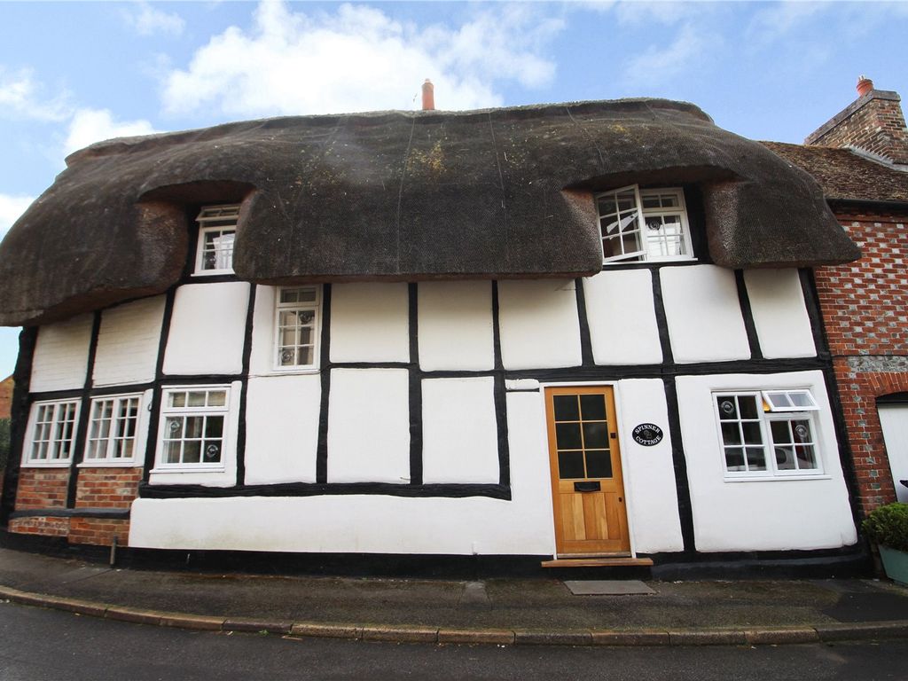 2 bed cottage for sale in Oxford Street, Eddington, Hungerford RG17, £