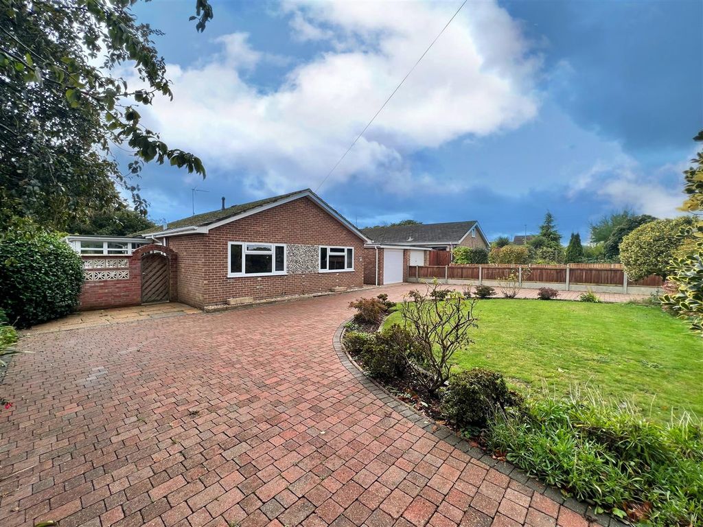 2 bed detached bungalow for sale in Mundesley Road, North Walsham NR28