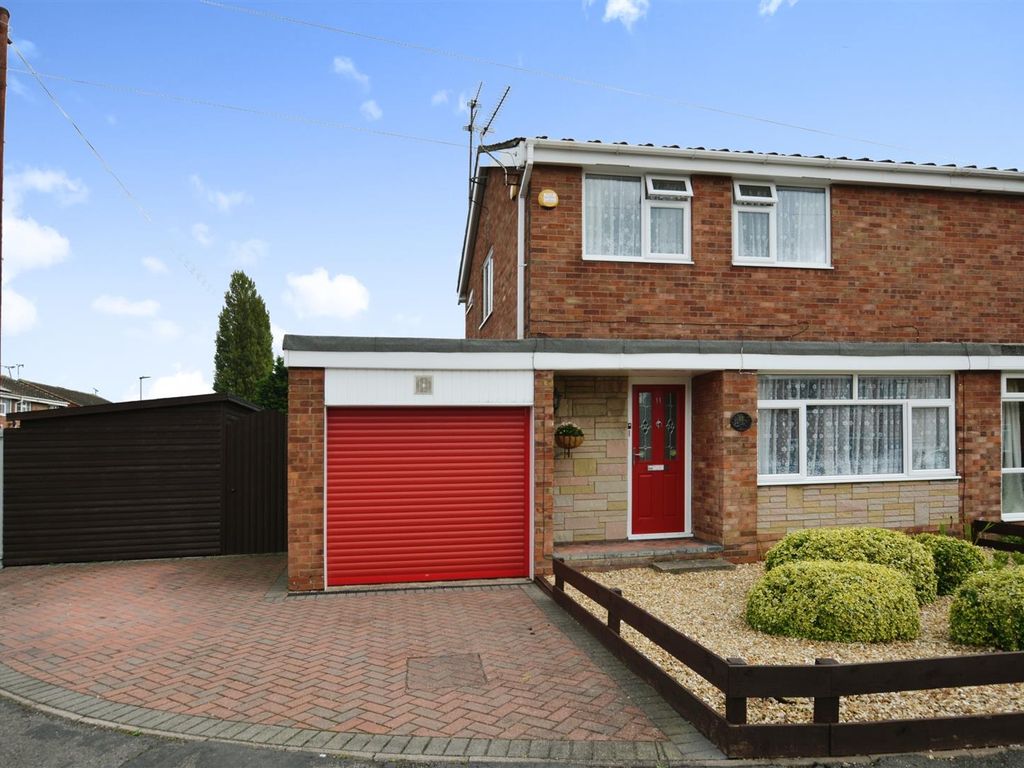 3 bed semidetached house for sale in Hilton Avenue, Scunthorpe DN15, £