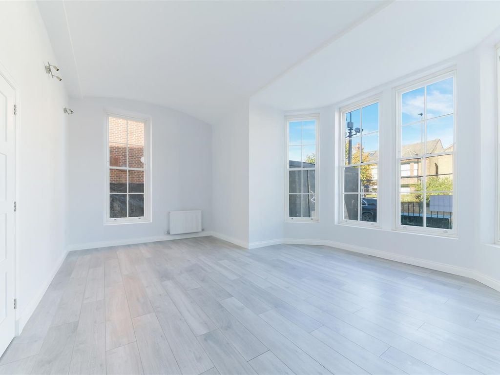 3 bed flat to rent in Kingston Road, London SW19, £2,850 pcm Zoopla