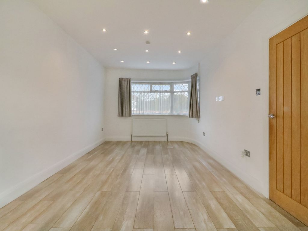 5 bed bungalow to rent in Woodcock Hill, Harrow HA3 Zoopla