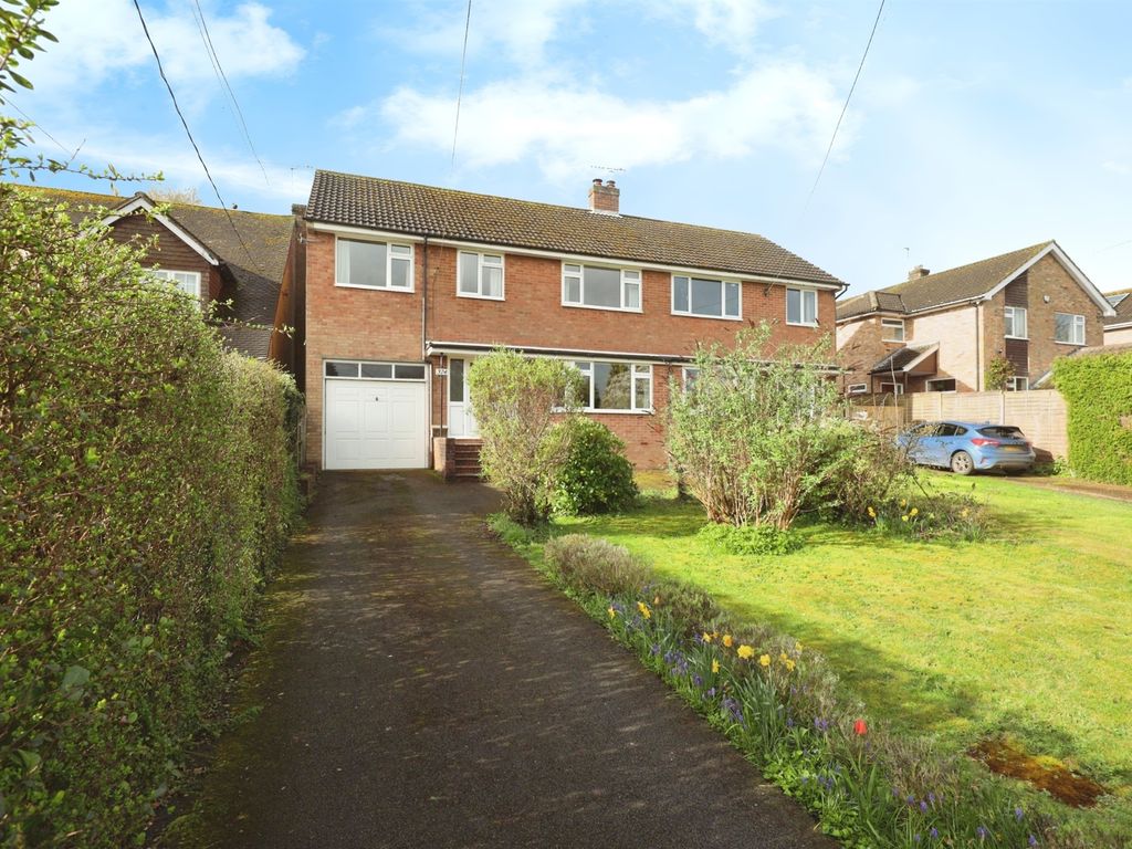 4 bed semidetached house for sale in Chartridge Lane, Chesham HP5, £