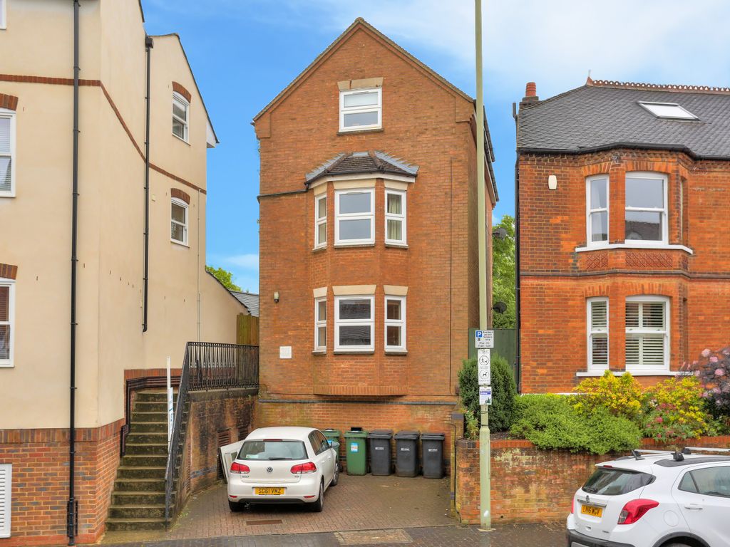 1 bed flat to rent in Maulden Court, Approach Road, St Albans, Herts