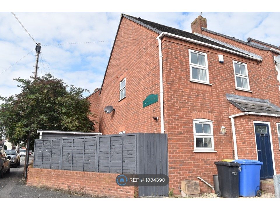 3 bed semidetached house to rent in Paget Mews, Chase Terrace