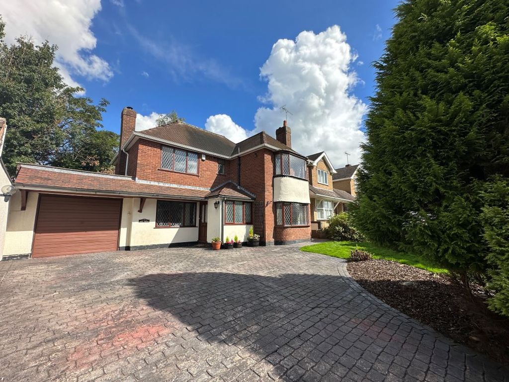 3 bed detached house for sale in 5 Lake Avenue, Walsall WS5, £395,000