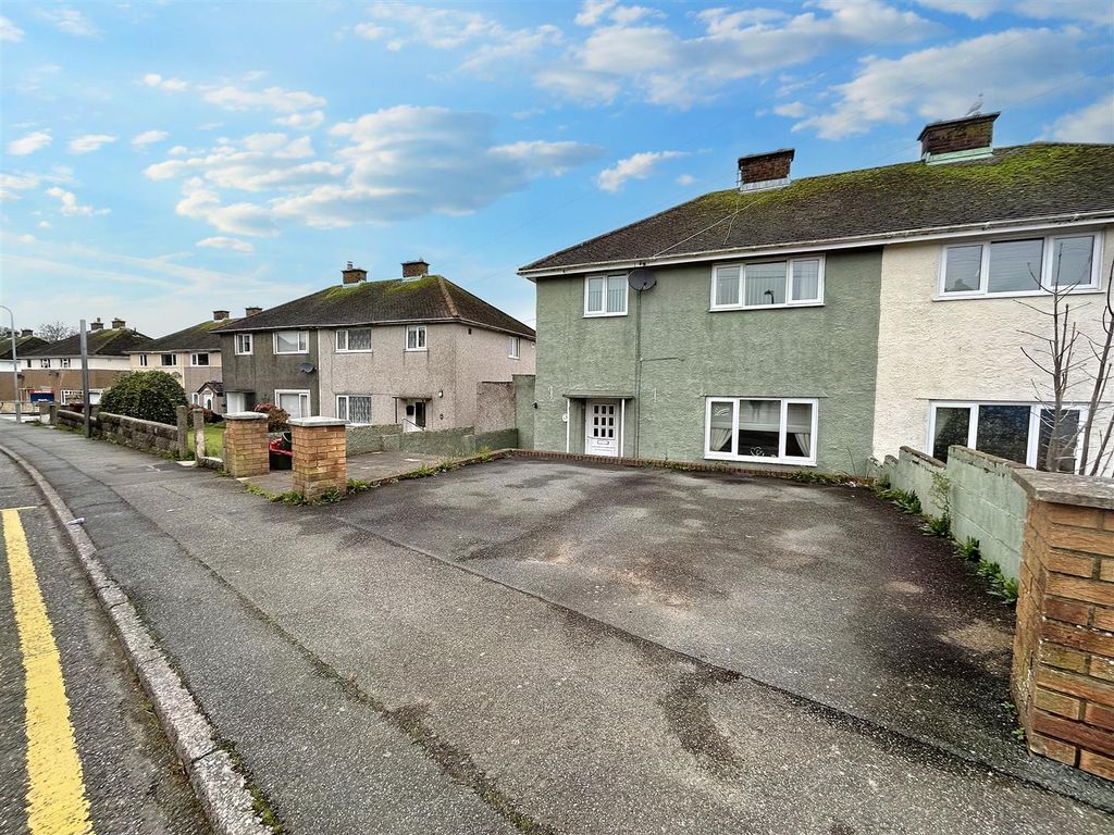 3 bed semidetached house for sale in St Issells Ave, Merlins Bridge