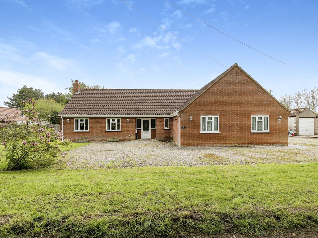 4 bed bungalow for sale in Swamp Lane, Great Ellingham, Attleborough