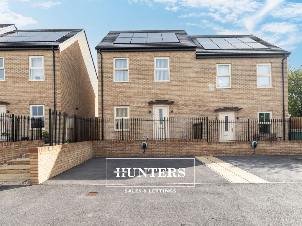 3 bed semidetached house for sale in Broughton Road, Pontefract WF8, £