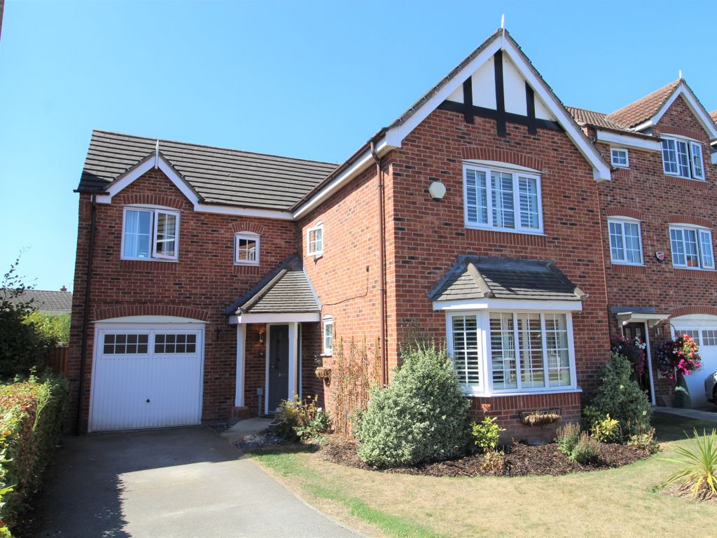 4 bed detached house for sale in Cornflower Drive, Bessacarr, Doncaster