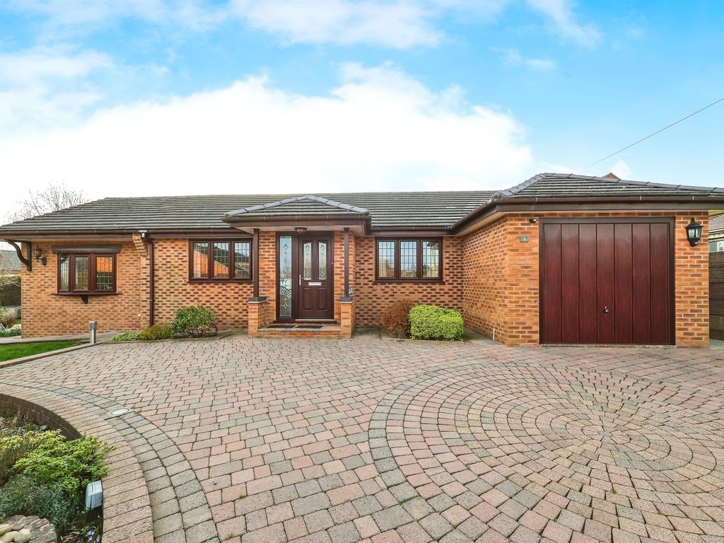 4 bed detached bungalow for sale in Green Farm Road, Selston