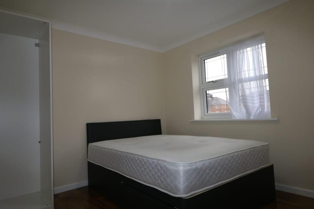 Room to rent in Blue Bell Way, Ilford IG1 Zoopla