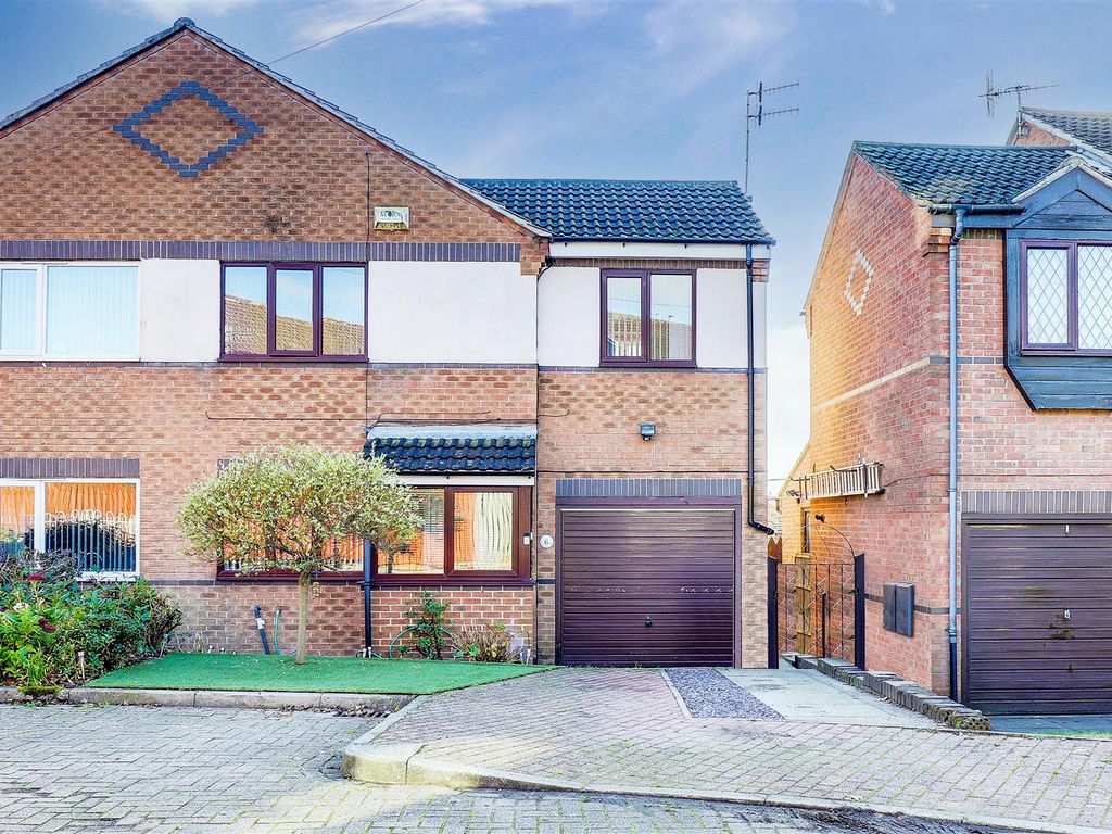 3 bed semidetached house for sale in Mallard Close, Basford