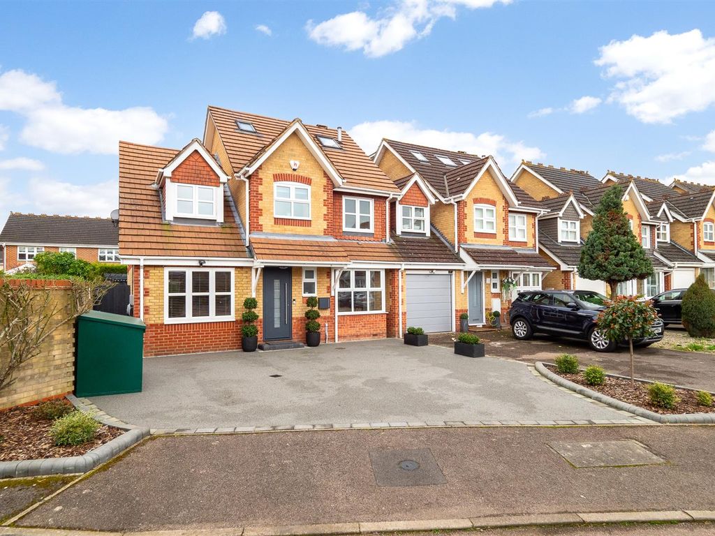 5 bed linkdetached house for sale in Hadleigh Drive, Belmont, Sutton